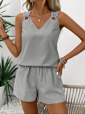 Black & White Striped Wide Strap Tank & Flowy Comfy Shorts Set Sizes 6 8 & 12